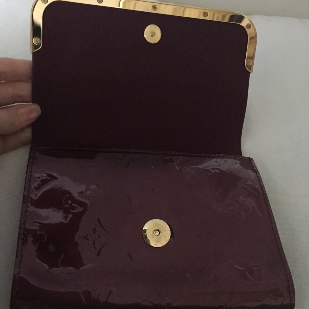 🔥1 HR SALE Louis Vuitton Crossbody clutch. 💯Auth - Picture 3 of 8